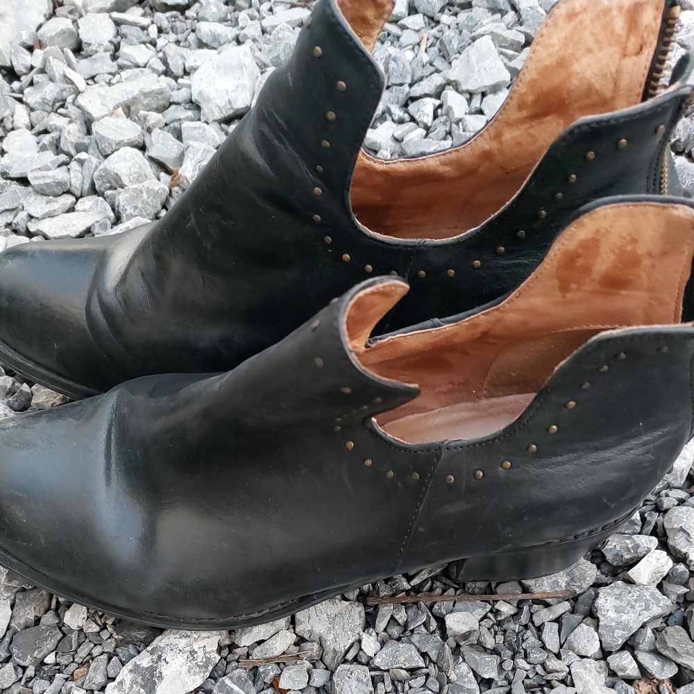 Miz Mooz Nicole Ankle Booties Leather Studded Black 10